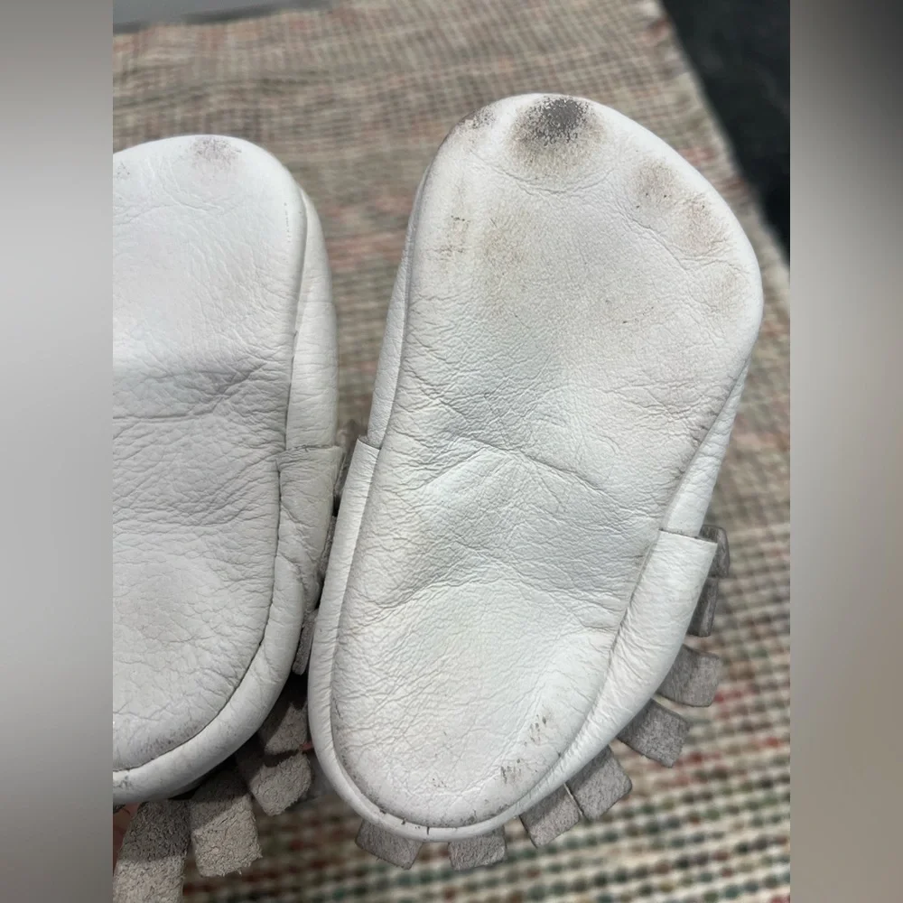 Freshly Picked White Fringe Leather Baby Moccasins Sz Infant 3